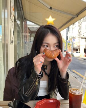Isabella Chan Instagram - 遲到好過無到！ Merry Christmas ⭐️🎄👼🏻