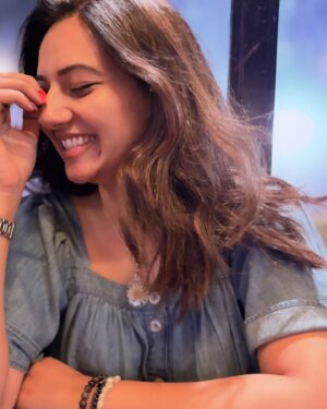 Isha Chawla Instagram - 🖤🖤🖤
Jeena isi ka naam hai 🧿
.
.
.
Accesories- @azurewhims_bybhavana 
#eshachawla #gratitude #smile