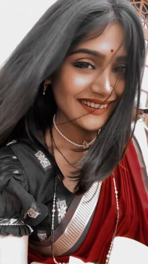 Isha Keskar Instagram - Naina ka kya kehena😅😂 ? 
#kala #lakshmichapavlanni #ishakeskar #only #bts #is #possible 🙈🙈🙈

Kala is styled by @devika_manjrekar 🫶🏽💓