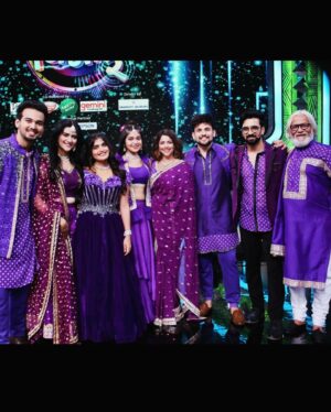 Isha Keskar Instagram - Kon jinknar?? आमचे ठसे आमच्याच खुणा, लक्ष्मीच्या पावलांनी आम्ही घालतो धिंगाणा!!!!
Watch us on @star_pravah at 9.30pm tonight and tomorrow in #aatahoudedhingana2 
Styled by : @raj_rajpurohit11 
 @masc_marlene

#lakshmichyapavlani #team #aatahoudedhingana #purplepower💜 #beingkala