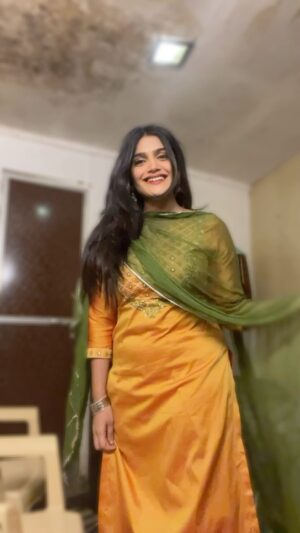 Isha Keskar Instagram - Thank you fam! Thank you for showering Kala with so much love ♥️♥️♥️🫶🏽🫶🏽🫶🏽 Keep watching Lakshmichya Pavalanni @9.30pm Mon-Fri, only on @star_pravah & @disneyplushotstar 

#ishakeskar #adveka #kalakhare #lakshmichyapavlani #starpravah #disneyplushotstar #sukhkalale ♥️ #grateful #tvaftersolong