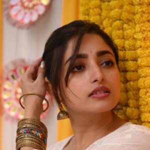 Actress Ishaa Saha HD Photos and Wallpapers February 2025
