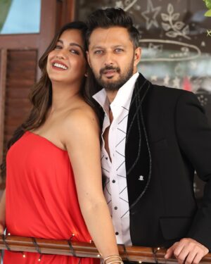 Ishita Dutta Instagram - “9 years of knowing you, 8 years of loving you, 1 little love we created… and soon, our hearts will grow again. ✨❤️
Ek valentine post toh banta hai @vatsalsheth

Location @1bhkmumbai @ankitsanand 
Clicked by @iamkaifichouhan 
Outfit (Vatsal) @_umangmehta