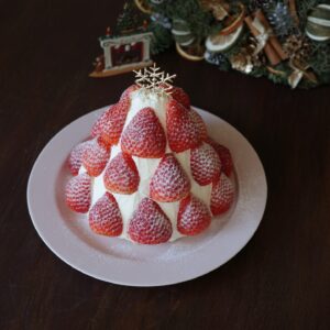 Ito Ohno Instagram - Merry Christmas ♡
いちごのツリーショートケーキ、作りました🎂🎄
#ツリーケーキ 
#クリスマスケーキ
#手作りお菓子
