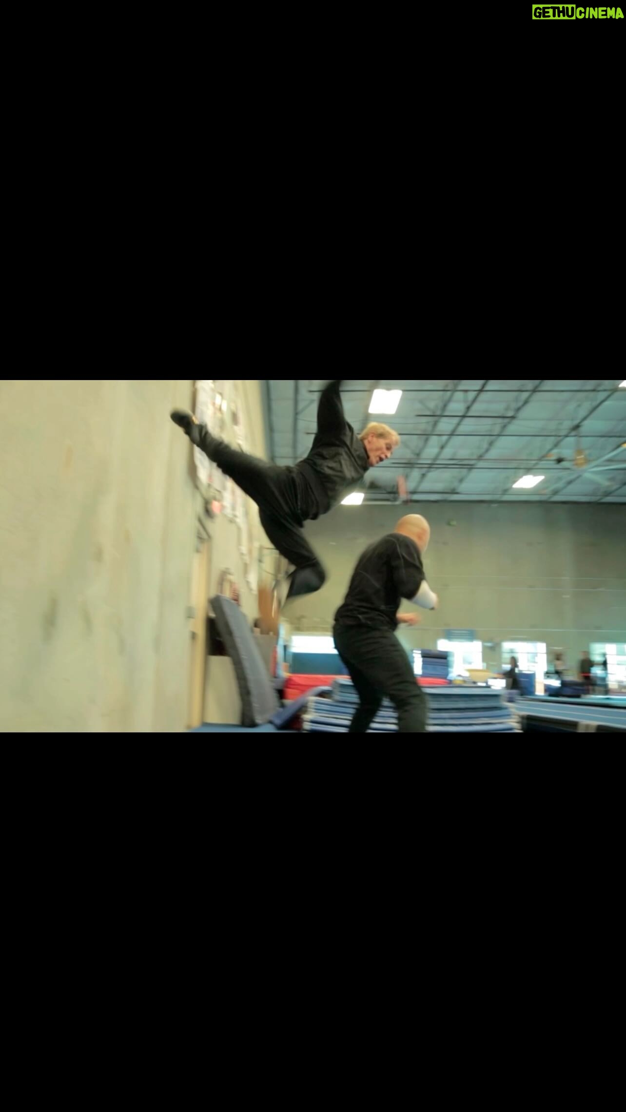 Jade Xu - 1.2K Likes - When The Coffee Kicks In 💥☕️👊
@davidtorok_official VS @will.w.chen
Camera: @jadexuofficial
Action Design: @davidtorok_official
@wuway_action
#martialarts #action #choreography #fight #wuway #actiondesign #davidtorok #kicks #hits #kungfu #stunts #hongkong #style #coffee #camera