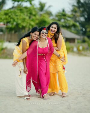 Janaki Sudheer Instagram - Mellow yellow 💛
#babizhaldi
Cap:@lefteye_weddings 
Costume :@paaru_ponna 
@liopz_designz 

#haldi #haldiceremony #bride