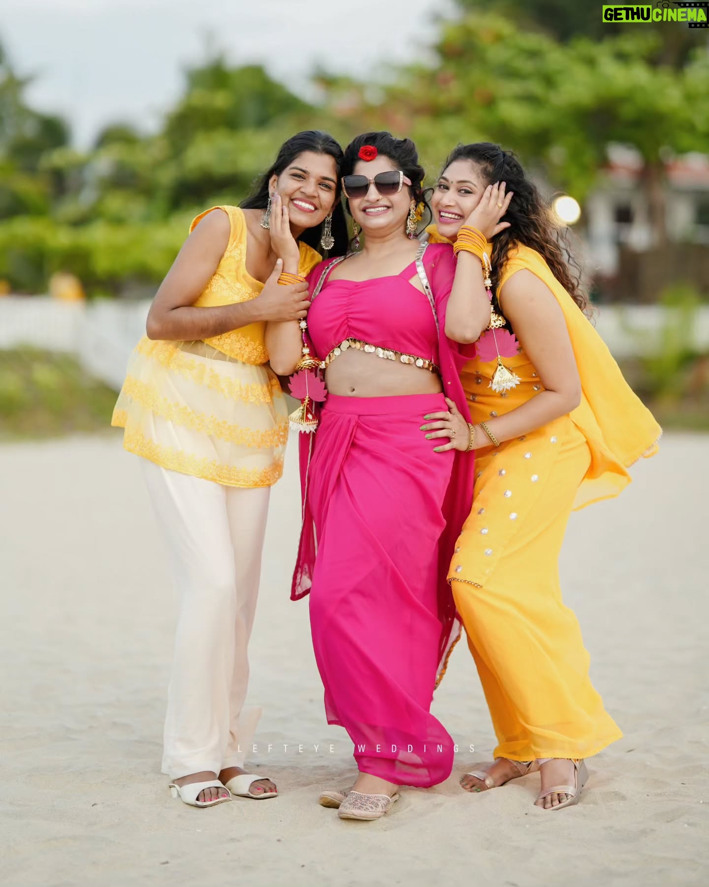 Janaki Sudheer - 4.7K Likes - Mellow yellow 💛
#babizhaldi
Cap:@lefteye_weddings
Costume :@paaru_ponna
@liopz_designz
#haldi #haldiceremony #bride