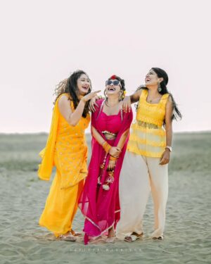 Janaki Sudheer Instagram - Mellow yellow 💛
#babizhaldi
Cap:@lefteye_weddings 
Costume :@paaru_ponna 
@liopz_designz 

#haldi #haldiceremony #bride
