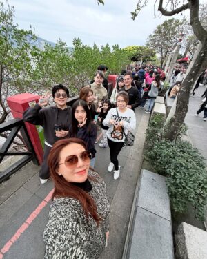 Jane Lee Instagram - 今年把娘家搬來台北，大家在台北人擠人好熱鬧🎉 #有家人的地方就是家 #wearefamily
