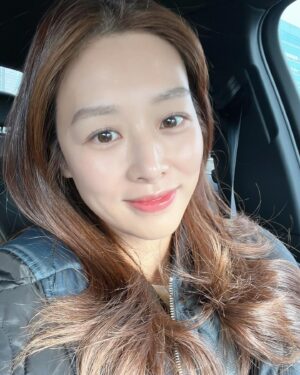 Jang Shin-young Instagram - 🙂