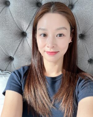 Jang Shin-young Instagram - 🙂