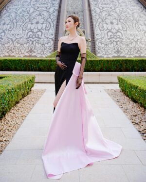Janis Chan Instagram - 🎀 
上年收獲滿滿
知足
今年精神抖抖
繼續

@victorchanstudio 
@stephenmakeup 
@dennistsui 
@mac4989 
@cissyerror 
#萬千星輝頒獎典禮2024