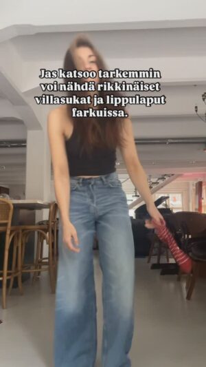 Jannika Wirtanen Instagram - Jokaisen ihmisen elämässä on kirjoitusvirheitä mitä ei aina näe. Silti ne ovat siellä. Välillä hyvässä, välillä pahassa. 

”Me ollaan viallisii, mut siksi täydellisii”

@apulantaofficial julkaisi galaktisen kokoisen biisin. 🌌