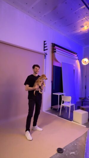 Jarry Lee Instagram - 🐶 I found a self-portrait studio in LA that’s pet-friendly @inthesquare_la — so of course we had to do a photo shoot with our dachshund puppy @daisyworldofficial! 
 
You use a clicker to take your photos & can preview exactly how they will look on a screen, which makes it easy to pose (they even have an option for taking your own professional headshots).
 
Watch until the end for our final shots & let me know what you think! 🤠