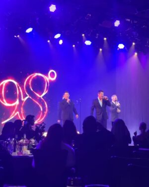 Jarry Lee Instagram - the 22nd annual @unforgettablegala by @character.media & @getgoldentv was such an incredible night 🌹 

congratulations to @prabalgurung, the cast of @avatarnetflix, @annasawai, @_joanchen_, @your.richbff, @officialbyronscott, and all the other amazing award honorees! 🏆

also ‘twas v cool seeing @nicklachey @98degrees @iwonhoyou @thejetsband @thuymusic @partyfoul_official & so many talented artists perform 😮