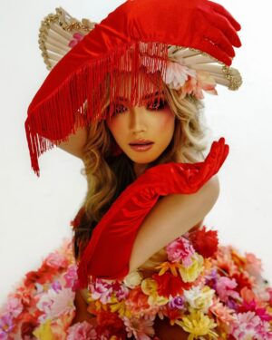 Jarry Lee Instagram - happy lunar new year aka now a socially acceptable time to ~be a snake~ 😛🧧🐍
 
(photographed by @paige.alix @paigealixmedia, makeup by @makeupbyjulian, dress & headpiece by @shopninemuses)