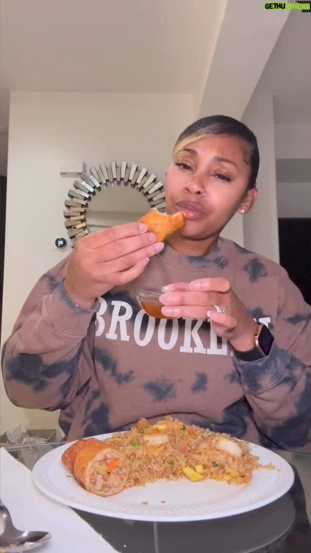 Jasmine Luv - 31.8K Likes - The plate reveal at the end has me in a CHOKEHOLD!!! 😩😩😩🙌🏽🙌🏽 @tallguycarreviews_ 100000/10! #GodisGood #marriedlife #foodie #hibachi