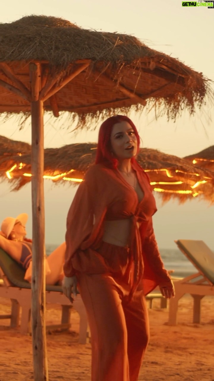 Jasmine Sandlas - 313.1K Likes - Ittar is roaming the earth like a breeze, intoxicating everyone who hears it. I wished for that. All my wishes come true, maybe not immediately but eventually 🧿
@arvindrkhaira @bpraak @jaani777 @desimelodies @vaanijindal