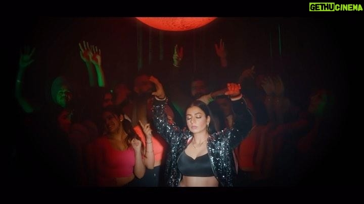 Jasmine Sandlas - 86.5K Likes - Official teaser alert ‼️
Jhumka
@jasminesandlas x @drzeusworld
Full audio & video out this Thursday 12th October ‼️
Lyrics by @amfankaar
Video by @_rickymk
Project by @ninapadam
Big up
@harpreet.singh.matharu_ @matharusworld
@mrwasss
@lionsbhangra @lionessbhangra
@punjabi_rasoi
@ukpremierpr
@avneetkochhar
@maccdop
@khushboosbychand
@purplesquareav
@manj_saqiroadshow
#new #fresh #newpunjabisong #jasminsandlas #drzeus #face2face #sipsip #chaal #india #newpunjabisong2023 #desi #80svibes #uk #canada #kapilsharma #akshaykumar #abc #music