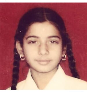 Jasmine Sandlas Instagram - If you could go back in time to your younger self, what advice would you give yourself ? 
I would tell little Jasmine “your life is gonna be weird. You’re gonna have to get out of your awkward shell and sing your songs on stage. Believe it or not, every Punjabi in the world will know your songs. All you want is love and you’re gonna get a lot of that. Don’t stress so much. The universe has a solid plan for you. It will all be so poetic in the end” ✌🏼