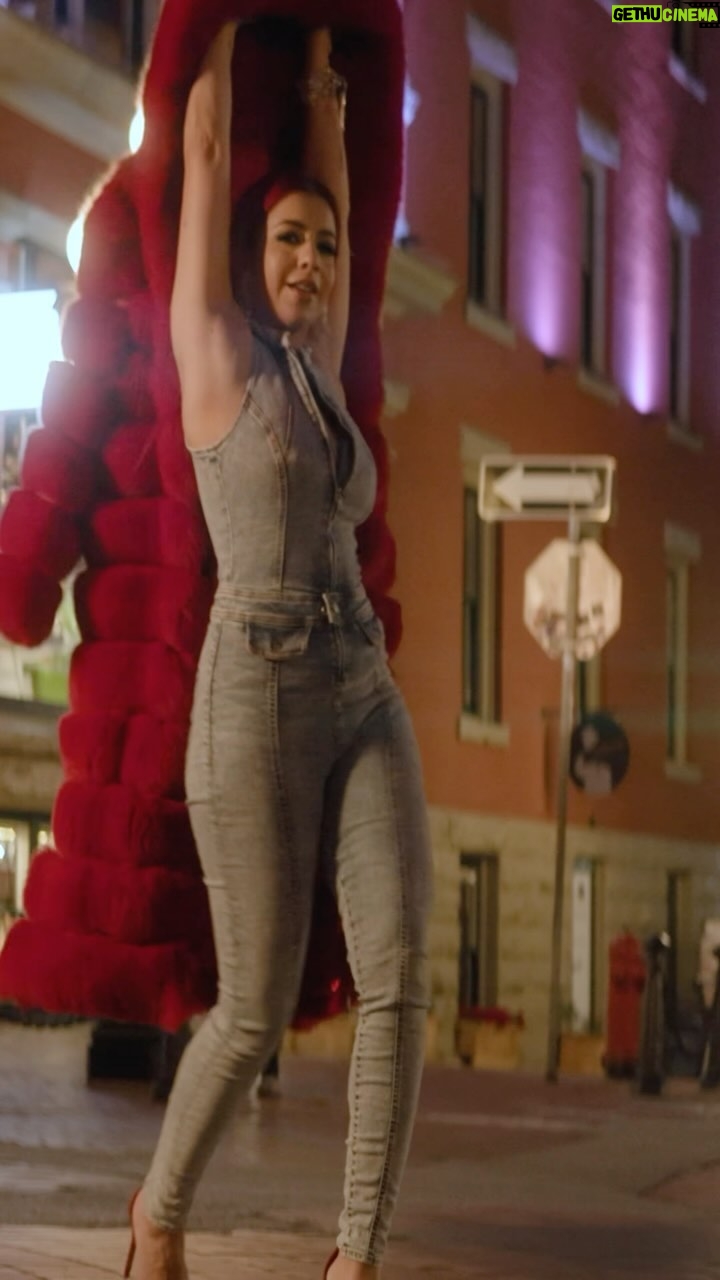 Jasmine Sandlas - 73.2K Likes - Jäger is out now and everyone knows.
This clip was shot at the break of dawn after shooting at the strip club all night long. The fur coat was very heavy. I also dropped facts in jäger. Listen now !!!
Music @sharanshergillmusic @lildakuofficial
Video @basant_creations
Glamour @beautycall @istylebysonia