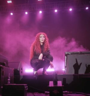 Jasmine Sandlas Instagram - Type below the first word I said on the mic 

See you in the comments 🔻
