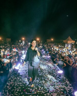 Jasmine Sandlas Instagram - The last concert in Ludhiana, Punjab was life transforming. I needed a reminder of how much Punjab loved me. I got it. Nothing can stop me now 🧿 

The 4th photo is very special to me. It’s a depiction of my connection with my true fans. I see you and you see me.

@sahill_snaps