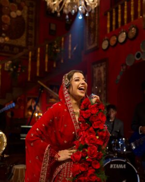 Jasmine Sandlas Instagram - Waheguru 🧿
Laavan is the happiest song on the planet 🌍. This one is for the brides but the grooms can love it too. Dropping Dec 11th. 

As promised, all my core fans will get it before the global release. Check your DMs if you’re my true longtime lover. Otherwise don’t check.