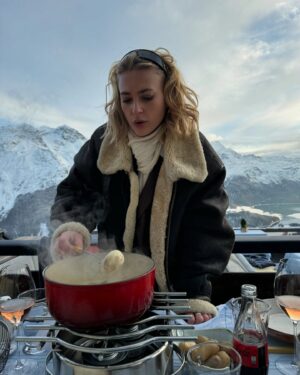 Jeanne Goursaud Instagram - Anzeige| Merci @diorbeauty 🏔️ @csennlaub @jenni_du_ @tessakatharina @dior at @badruttspalace / @martensgarten
