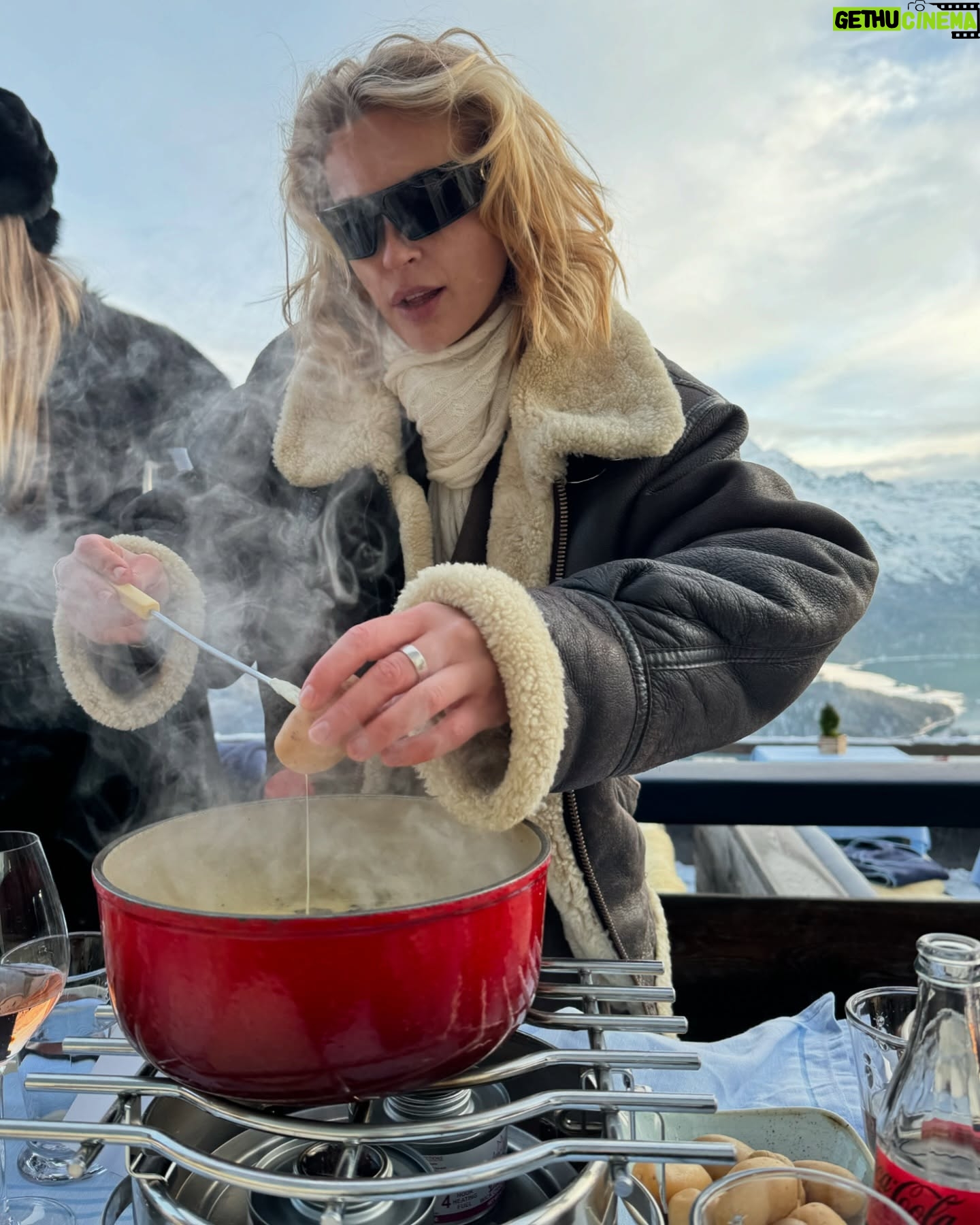 Jeanne Goursaud - 4.7K Likes - Anzeige| Merci @diorbeauty 🏔️ @csennlaub @jenni_du_ @tessakatharina @dior at @badruttspalace / @martensgarten