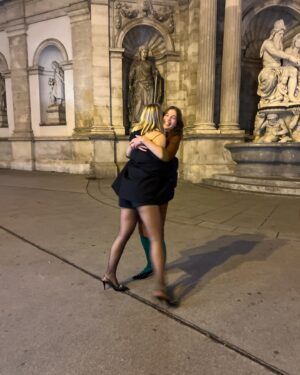 Jeanne Goursaud Instagram - Anzeige| I love Vienna and @bvigari #BvIgari #BvIgariJewelry #BvIgariTubogas | @gucci @martensgarten 📸 @patdomingo danke danke an u.a. @isabell_sieger @samknobloch @marcvincentvoigtlaender x