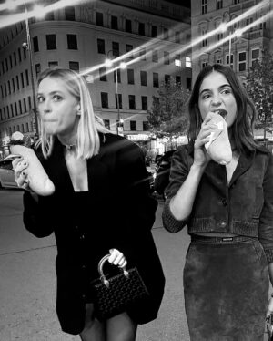 Jeanne Goursaud Instagram - Anzeige| I love Vienna and @bvigari #BvIgari #BvIgariJewelry #BvIgariTubogas | @gucci @martensgarten 📸 @patdomingo danke danke an u.a. @isabell_sieger @samknobloch @marcvincentvoigtlaender x