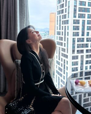 Jei Instagram - 💋🥂✨🎂🍾🌹🌃