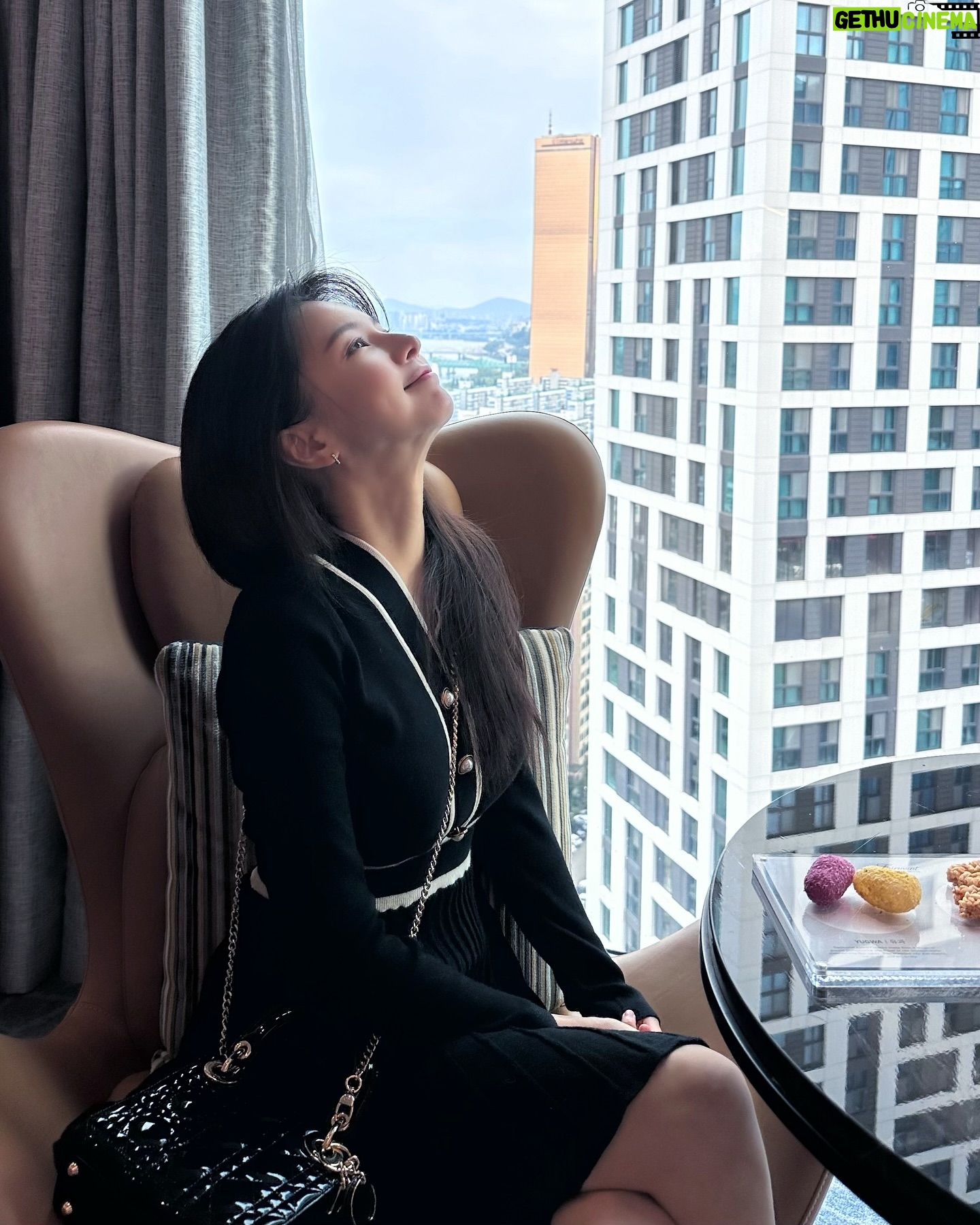 Jei - 1.9K Likes - 💋🥂✨🎂🍾🌹🌃