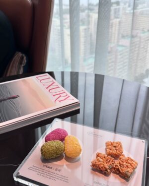 Jei Instagram - 💋🥂✨🎂🍾🌹🌃