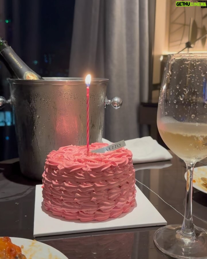 Jei - 1.9K Likes - 💋🥂✨🎂🍾🌹🌃