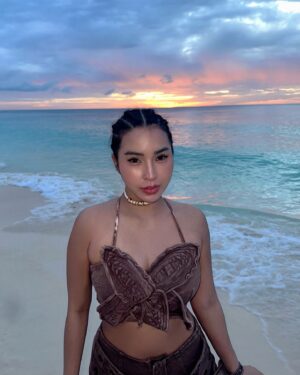 Jelai Andres Instagram - born day ❤️🙏🏼🌅🌊

@dearkyna 
@jamir.andreiii