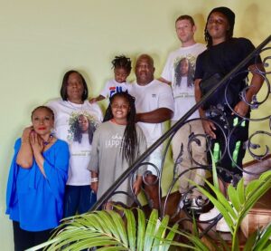 Jenifer Lewis Instagram - This is the family of Kendrick Johnson. Kendrick was murdered in Valdosta, Georgia 8 years ago. His family is still crying out for justice. We will not rest until justice is served. PLEASE repost!
*
*
*
#findingkendrickjohnson #kendrickjohnson #justiceforkj #georgia #blacklivesmatter