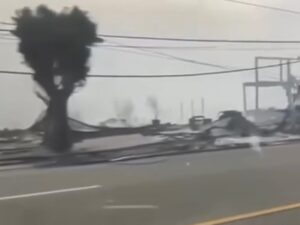 Jennifer Gareis Instagram - I had no idea this past weekend was my last beach walk & sunset in Malibu... at least until we can rebuild the community after this devastating fire. Thank you for your messages. Our home is gone (see picture #3) but we are safe. I pray for all of the families who have lost their homes and memories. Stay safe! #malibufire #pchfire #malibubeach #palisadesfire
