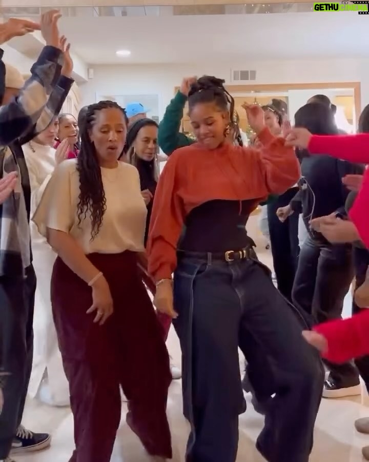 Jennifer Hudson - 64.9K Likes - Everywhere I turn, another spirit tunnel is popping up! From Africa to Germany, from the church to the club, from the schools to the workplace…and everywhere in between ! When we said #ChooseJoy this season, we were not playing…Keep spreading that joy yal! Let’s go !!!