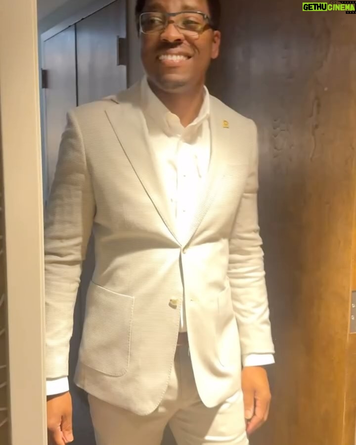Jennifer Hudson - 64.9K Likes - Everywhere I turn, another spirit tunnel is popping up! From Africa to Germany, from the church to the club, from the schools to the workplace…and everywhere in between ! When we said #ChooseJoy this season, we were not playing…Keep spreading that joy yal! Let’s go !!!