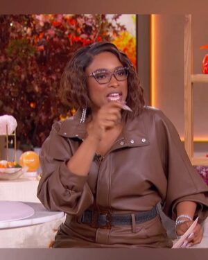 Jennifer Hudson Instagram - Everywhere I turn, another spirit tunnel is popping up! From Africa to Germany, from the church to the club, from the schools to the workplace…and everywhere in between ! When we said #ChooseJoy this season, we were not playing…Keep spreading that joy yal! Let’s go !!!