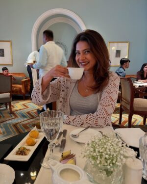 Jennifer Winget Instagram - Sunday well served! 🍰☕