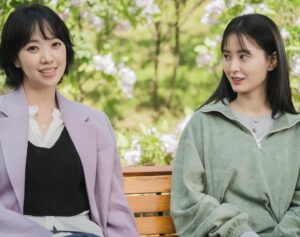 Jeon Hye-jin Instagram - 사랑은 외나무다리에서 🙇🏻‍♀️