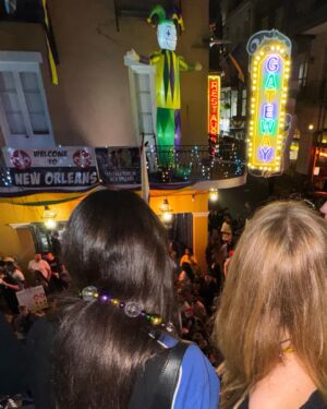 Jessica Alba Instagram - #SuperBowl weekend with my girls ☺️💗 NOLA, you were everything - we ate the best food @lapetitegrocery @galatoiresnola, stayed at the dopest hotel #MaisonMetier, and made the sweetest memories - such a blast ✨ 

Thank you @toddgraves and the entire @raisingcanes team for the incredible hospitality ❤️ What a weekend! & congrats to the @philadelphiaeagles on taking home the gold 🦅🏆 #SBLIX #RaisingCanes #Nola