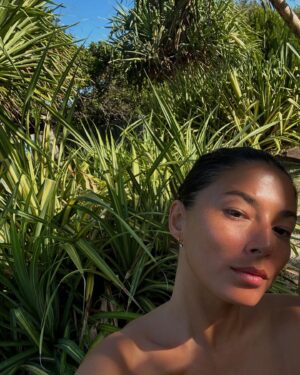 Jessica Gomes Instagram - In unison with this years Chinese zodiac year of the snake the alignment to do a detox was all in good timing, thank you @byronbaydetox for this transformative, healing & restorative week perfect to shed old skin & evolve into the next chapter feeling refreshed and rejuvenated 🐍