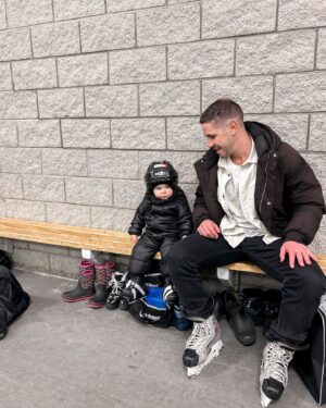 Jessica Tyler Instagram - Baby’s first time on the ice! 🏒🥅