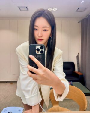 Ji E-su Instagram - 11.16일 결혼해유 함께해요🤍