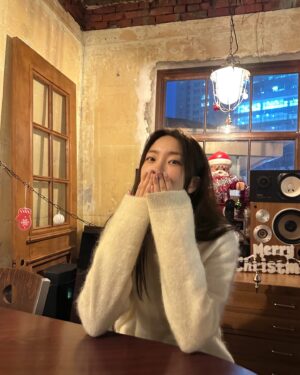 Ji E-su Instagram - 새해 복 많이 받으세요 해삐뉴이어🧡💫