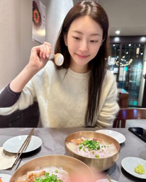 Ji E-su Instagram - 새해 복 많이 받으세요 해삐뉴이어🧡💫
